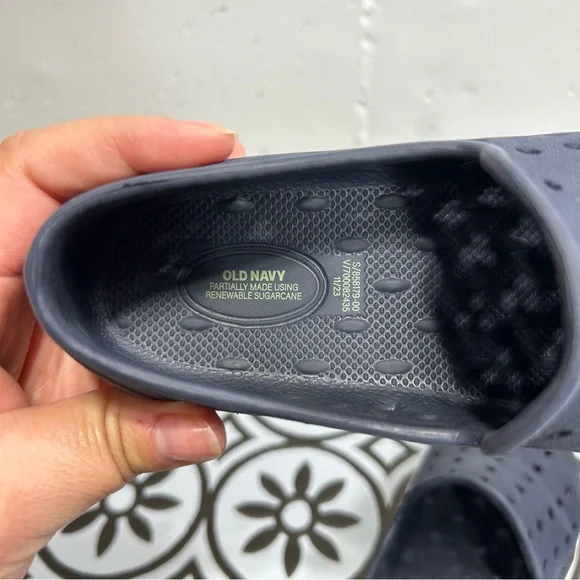 Old Navy Toddler Boys Blue Slip-On Water Shoes 11 - Picture 5 of 6